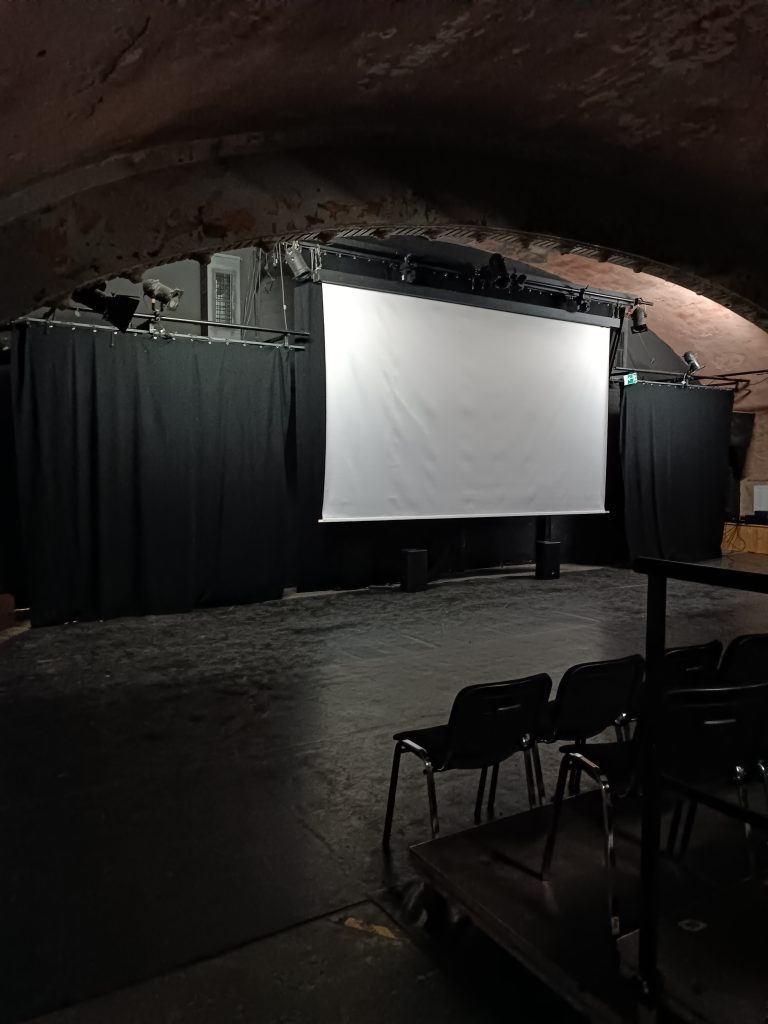 Die Bühne des WordCamp Leipzig im Ost-Passage Theater