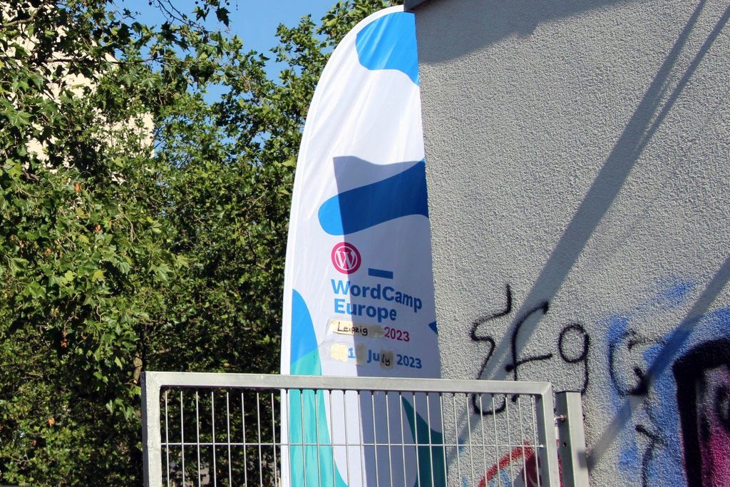 Abgewandlete Beachflag des WordCamps Europe für Leipzig